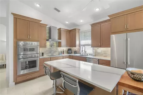 Kitchen - 2937 SE Kingsmill Pl, Stuart, FL 34997 photo 3 of 4