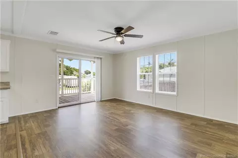 264 NE Oak St, Stuart, FL 34994 photo 5