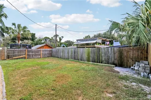 264 NE Oak St, Stuart, FL 34994 photo 22