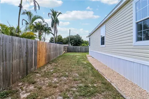 264 NE Oak St, Stuart, FL 34994 photo 23
