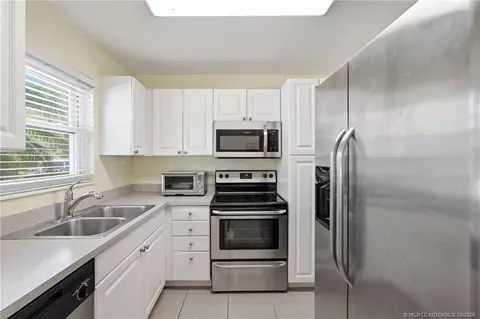 Kitchen - 2950 SE Ocean Blvd SE #43-2, Stuart, FL 34996 photo 1 of 2