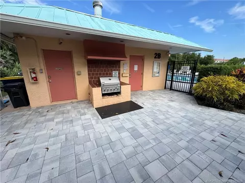 Exterior - 2950 SE Ocean Blvd SE #43-2, Stuart, FL 34996 photo 4 of 7