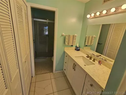Bath - 5433 SE Miles Grant Rd #E-205, Stuart, FL 34997 photo 2 of 2