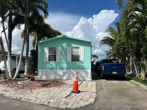 9 N Eric Cir, Greenacres, FL 33463