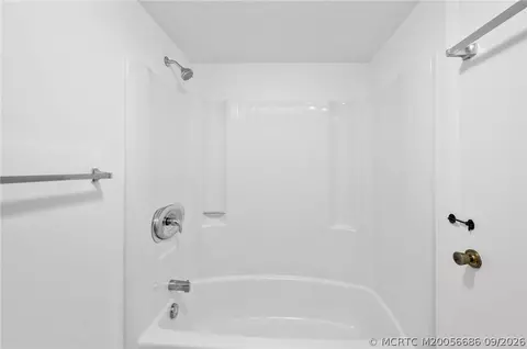 Bath - 3236 SE Aster Ln #M126, Stuart, FL 34994 photo 1 of 3