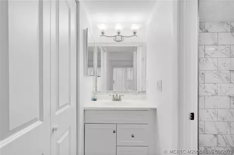 Bath - 3236 SE Aster Ln #M126, Stuart, FL 34994 photo 2 of 3