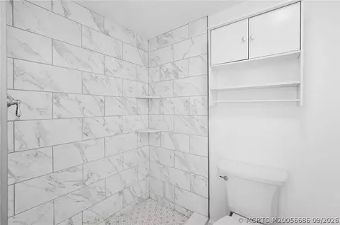 Bath - 3236 SE Aster Ln #M126, Stuart, FL 34994 photo 3 of 3