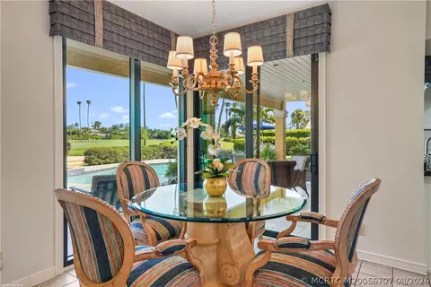 Dining - 6661 SE Harbor Cir, Stuart, FL 34996 photo 3 of 6