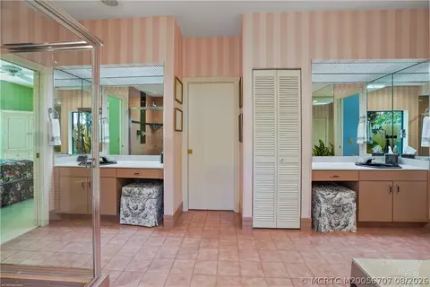Bath - 6661 SE Harbor Cir, Stuart, FL 34996 photo 4 of 12
