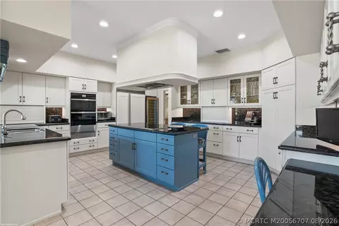 Kitchen - 6661 SE Harbor Cir, Stuart, FL 34996 photo 1 of 4