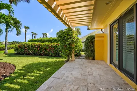 Exterior - 6661 SE Harbor Cir, Stuart, FL 34996 photo 4 of 16