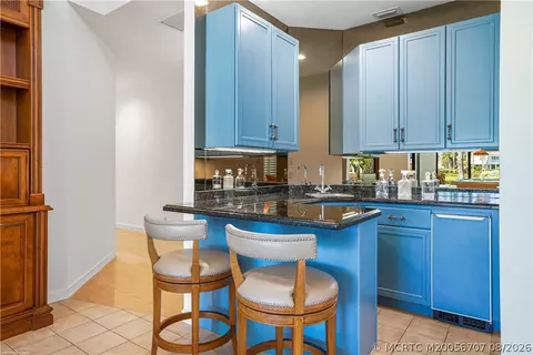 Kitchen - 6661 SE Harbor Cir, Stuart, FL 34996 photo 4 of 4