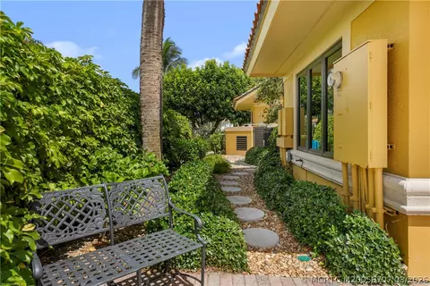 Exterior - 6661 SE Harbor Cir, Stuart, FL 34996 photo 13 of 16