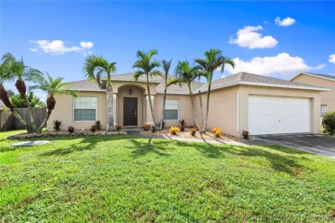 1726 SW Hampshire Ln, Port Saint Lucie, FL 34953