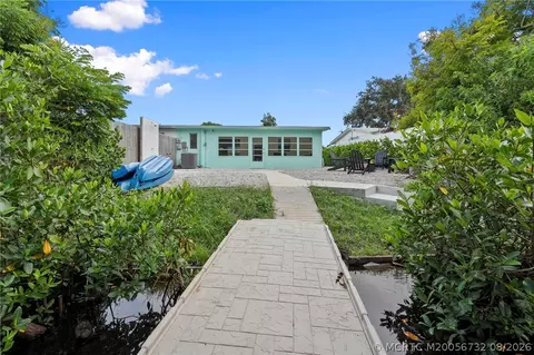 Exterior - 30 SW Hideaway Pl, Stuart, FL 34994 photo 5 of 10