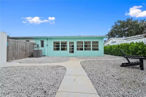 Exterior - 30 SW Hideaway Pl, Stuart, FL 34994 photo 2 of 10