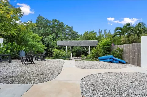 Exterior - 30 SW Hideaway Pl, Stuart, FL 34994 photo 8 of 10