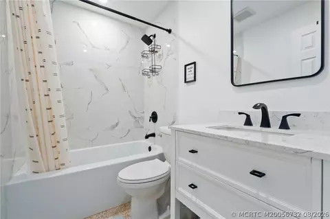 Bath - 30 SW Hideaway Pl, Stuart, FL 34994 photo 1 of 2