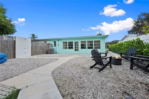 Exterior - 30 SW Hideaway Pl, Stuart, FL 34994 photo 3 of 10