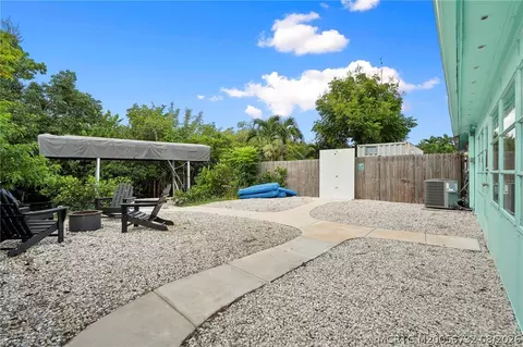 Exterior - 30 SW Hideaway Pl, Stuart, FL 34994 photo 9 of 10