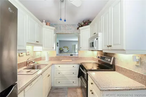 Kitchen - Undisclosed, Stuart, FL 34997 photo 1 of 2