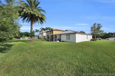 Exterior - 4526 SE Graham Dr, Stuart, FL 34997 photo 3 of 4