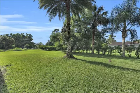 Exterior - 4526 SE Graham Dr, Stuart, FL 34997 photo 4 of 4