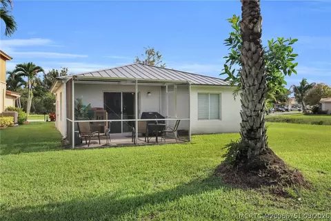 Exterior - 4526 SE Graham Dr, Stuart, FL 34997 photo 2 of 4