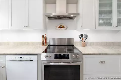 Kitchen - 3901 SE Saint Lucie Blvd #9, Stuart, FL 34997 photo 8 of 10
