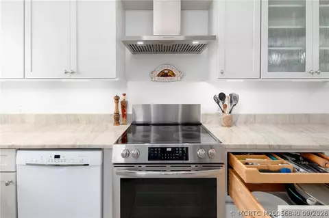 Kitchen - 3901 SE Saint Lucie Blvd #9, Stuart, FL 34997 photo 9 of 10