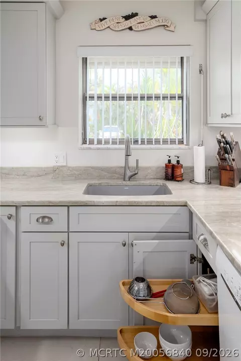 Kitchen - 3901 SE Saint Lucie Blvd #9, Stuart, FL 34997 photo 7 of 10