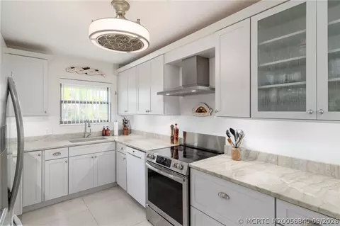 Kitchen - 3901 SE Saint Lucie Blvd #9, Stuart, FL 34997 photo 3 of 10