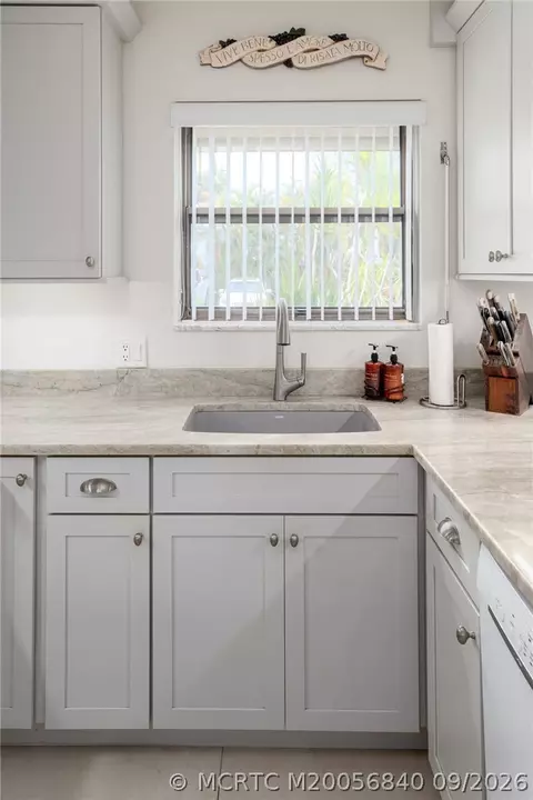Kitchen - 3901 SE Saint Lucie Blvd #9, Stuart, FL 34997 photo 6 of 10