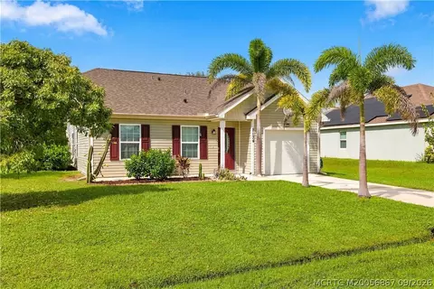 2134 SE Gaslight St, Port Saint Lucie, FL 34952