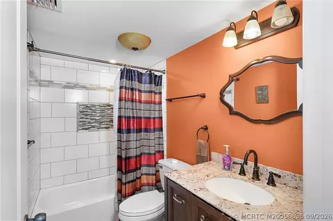 Bath - 311 NE Golfview Cir, Stuart, FL 34996 photo 1 of 2