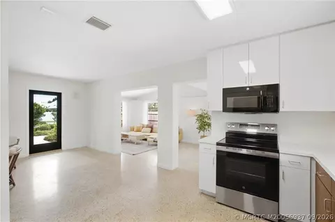 Kitchen - 807 SE Weir St, Stuart, FL 34994 photo 3 of 3