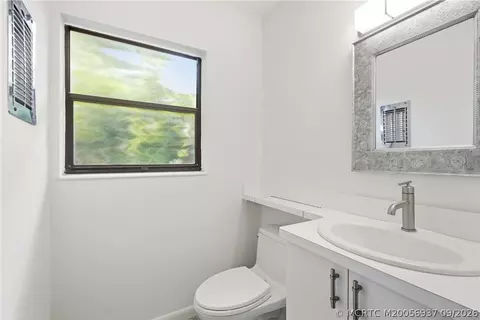 Bath - 807 SE Weir St, Stuart, FL 34994 photo 3 of 3