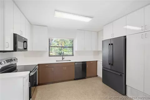 Kitchen - 807 SE Weir St, Stuart, FL 34994 photo 1 of 3