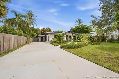 Exterior - 807 SE Weir St, Stuart, FL 34994 photo 3 of 13