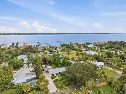 View/Area - 807 SE Weir St, Stuart, FL 34994 photo 4 of 5