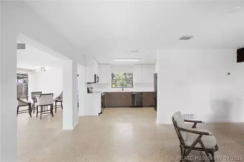 Living - 807 SE Weir St, Stuart, FL 34994 photo 5 of 6