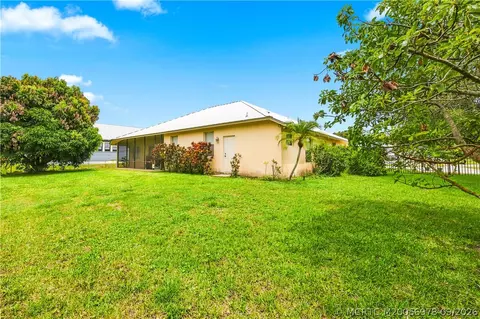 Exterior - 4081 SE Newton St, Stuart, FL 34997 photo 5 of 9