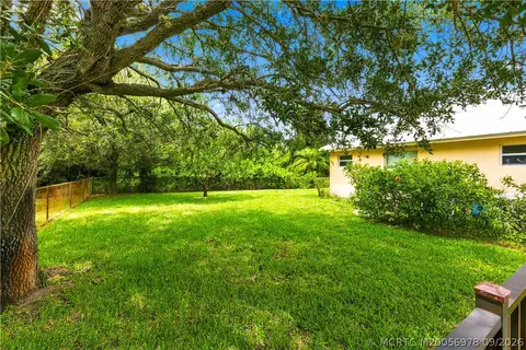 Exterior - 4081 SE Newton St, Stuart, FL 34997 photo 4 of 9