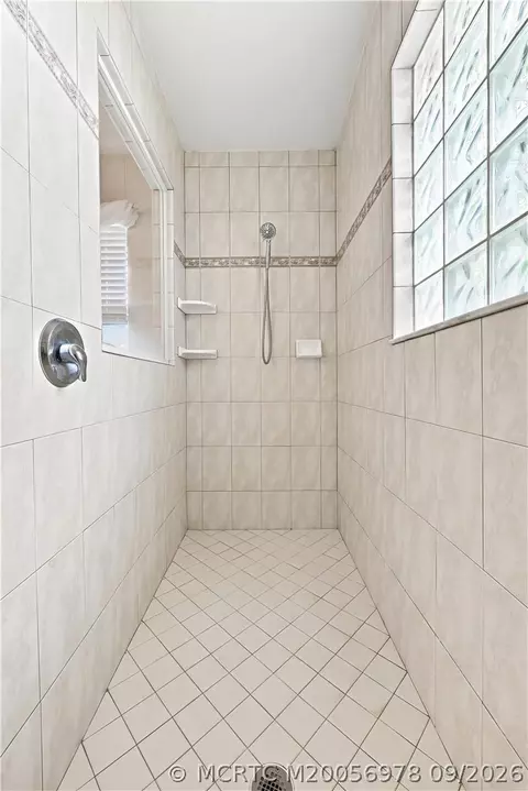 Bath - 4081 SE Newton St, Stuart, FL 34997 photo 3 of 5