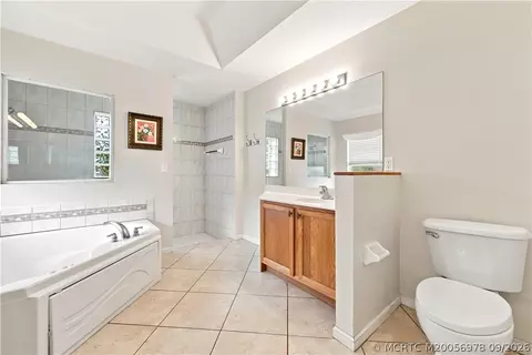 Bath - 4081 SE Newton St, Stuart, FL 34997 photo 2 of 5