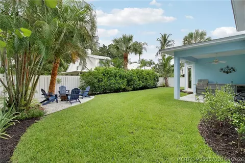 Exterior - 1002 SE Riverside Dr, Stuart, FL 34996 photo 11 of 15
