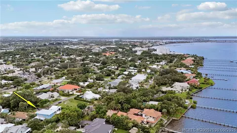 View/Area - 1002 SE Riverside Dr, Stuart, FL 34996 photo 10 of 11