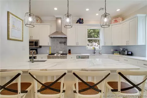 Kitchen - 1002 SE Riverside Dr, Stuart, FL 34996 photo 3 of 8