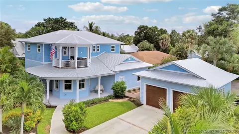 Exterior - 1002 SE Riverside Dr, Stuart, FL 34996 photo 2 of 15