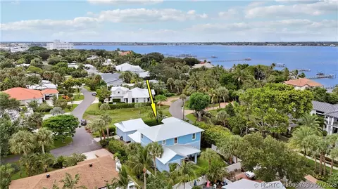 View/Area - 1002 SE Riverside Dr, Stuart, FL 34996 photo 8 of 11